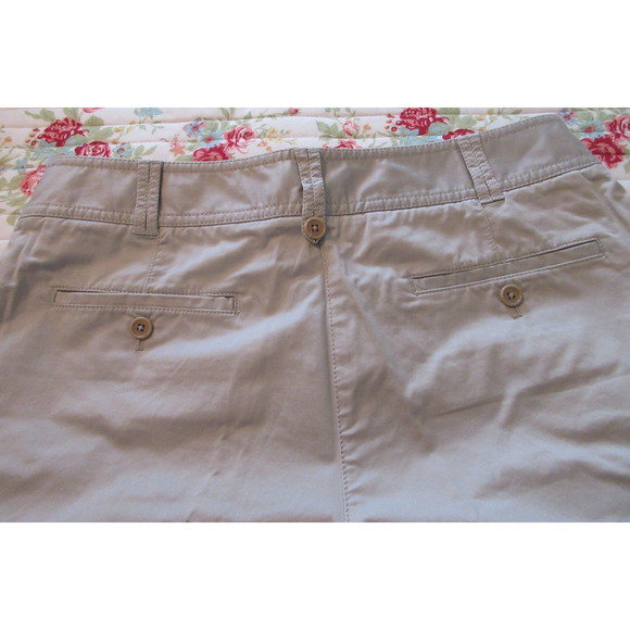 TALBOTS Womens Size 12 Khaki Beige Cotton Blend Flat Front Bermuda Shorts NWT - Picture 3 of 10